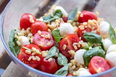 Bulgur Caprese Salad (made with 5 ingredients)