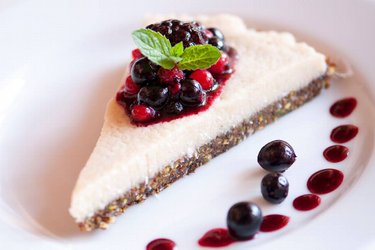 Healthy Raw Vegan Cheesecake (Gluten-Free)