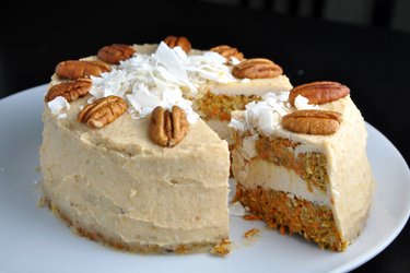 Healthy Carrot Cake with Coconut-Cashew Cream (Gluten-free and Sugar-free)