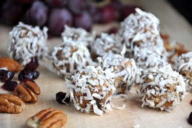 Healthy Gingerbread Balls (Gluten-Free, Sugar-Free)