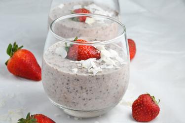 Healthy Strawberry Overnight Oats