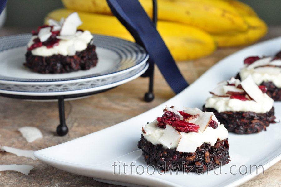 Coconut-Banana Cookies with Yoghurt Topping and Cranberries | fitfoodwizard.com