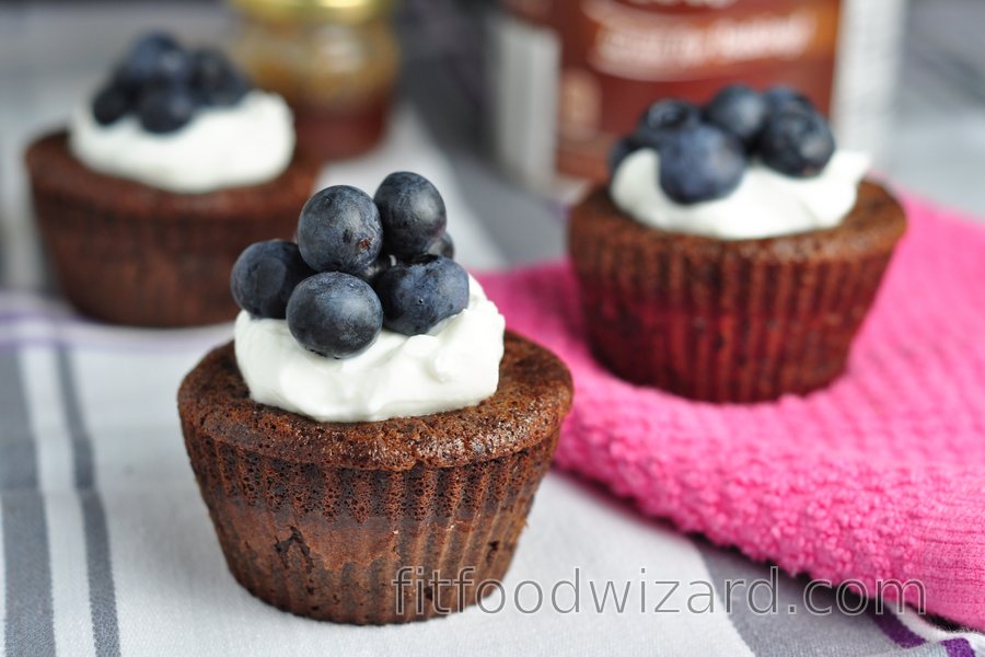 Healthy cocoa muffins from 5 ingredients - flourless | fitfoodwizard.com
