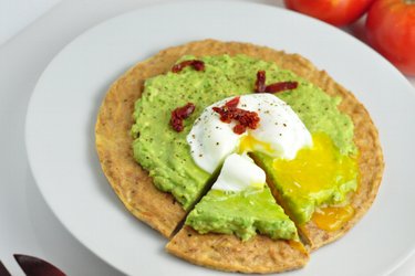 Low Carb Tuna-Avocado Pizza with Poached Egg