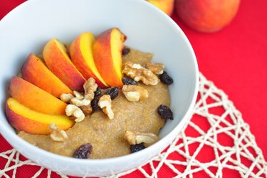 Simple corn porridge with cinnamon and peach