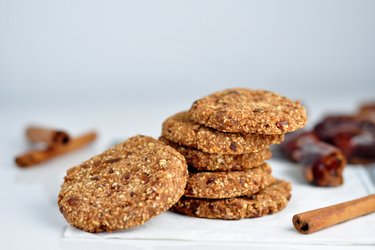 Simple cinnamon-oat cookies without flour