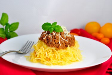 Squash "spaghetti" with minced turkey meat in tomato sauce