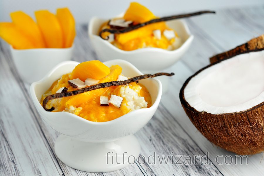 Healthy vanilla milk rice pudding with mango