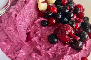 Healthy and quick ice-cream (from quark and fruit)