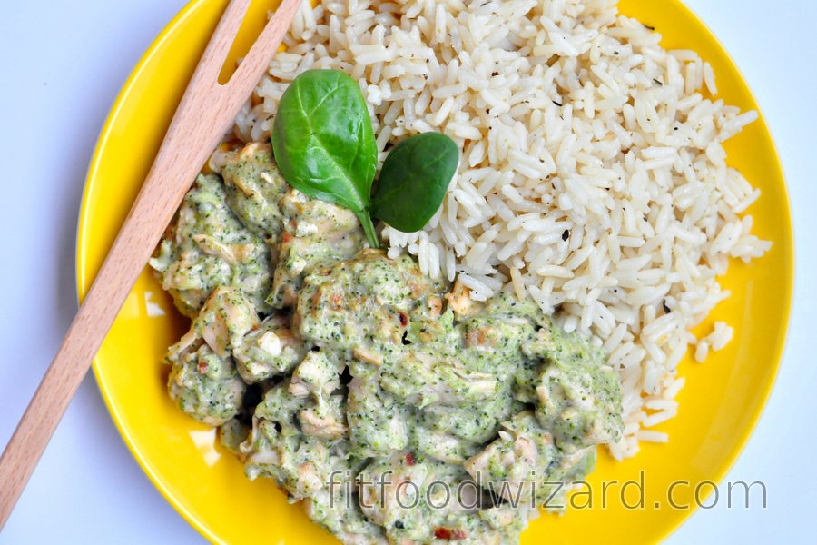 Fitness chicken sauté with broccoli-blue cheese sauce