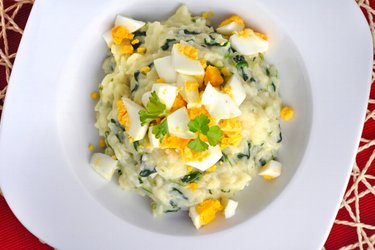 Rice with spinach, eggs, and goat cheese