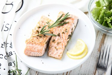 Fit salmon with lemon and rosemary