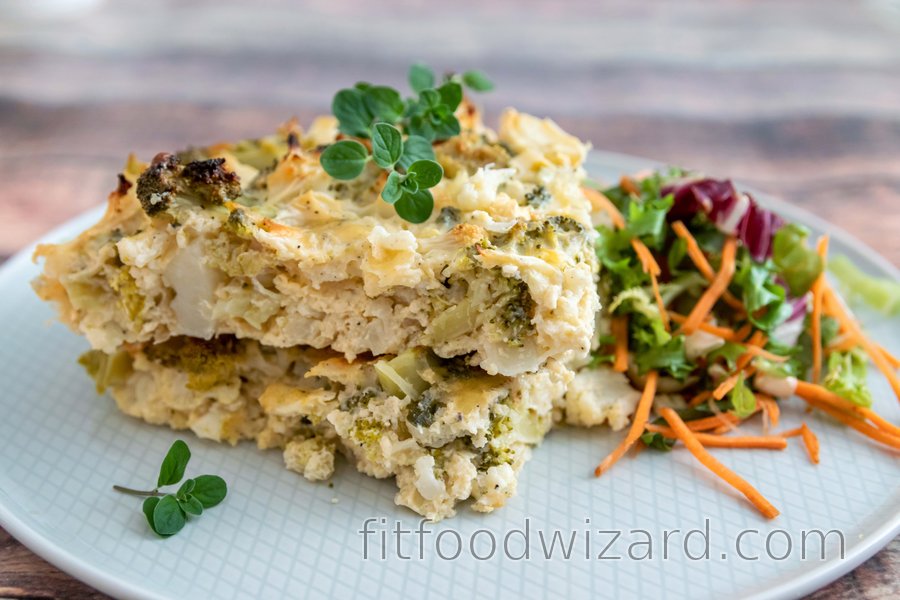Baked cauliflower with broccoli in cheese sauce