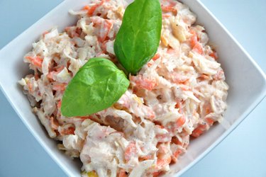 Tuna Salad with Sauerkraut, Carrot and Apple