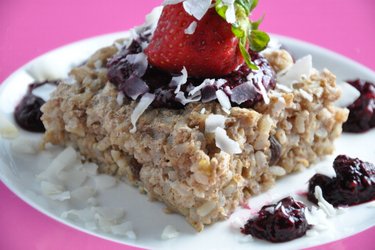 Sugar-Free Baked Brown Rice Cake with Chia Fruit Sauce